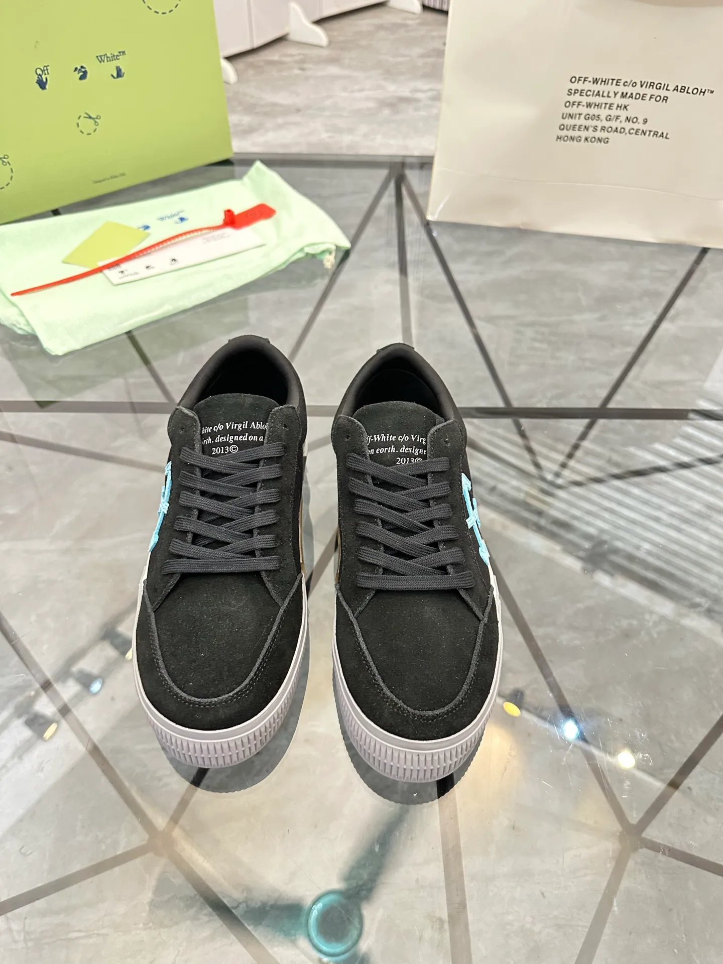 Selling men's shoes 💰: 💰P440¥ Product trademark: OFF WHITE * "OFF WHITE*" low-top casual shoes Regular size: 35-45 (can be customized to 46) Couple style Product materials: imported nubuck leather upper spliced ​​with original fabric, breathable lining, original outsole. No.: H203
